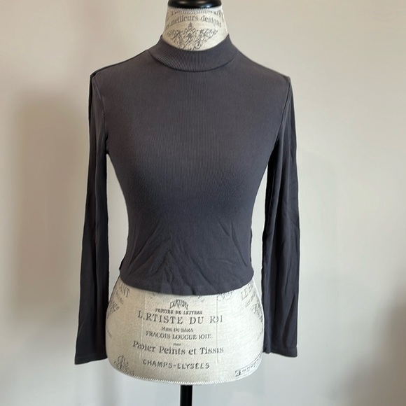 H&M Divided mock neck, size M - Picture 1 of 5